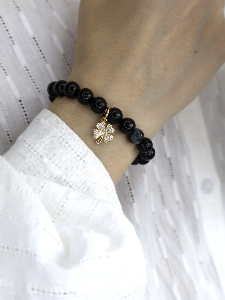 Браслет из черного агата с клевером — для силы, защиты и уверенности