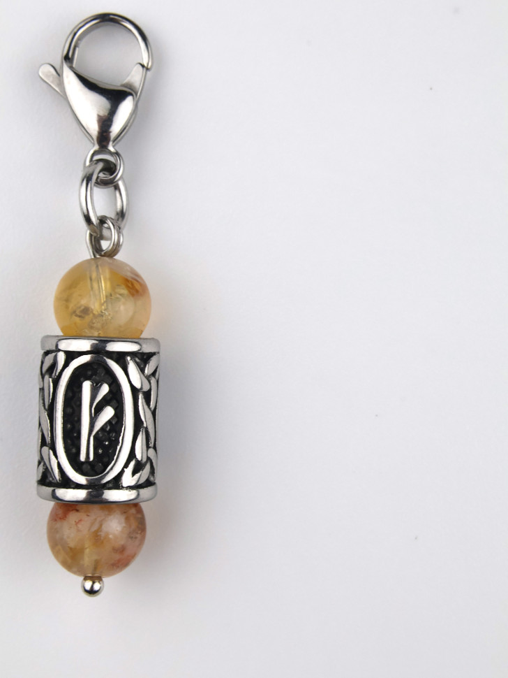 Брелок из натуральных камней цитрин и руна феху