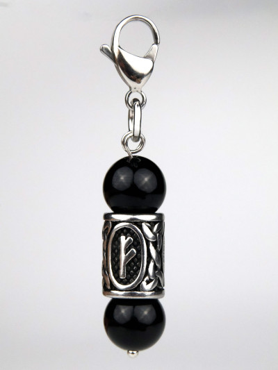 Брелок из натуральных камней черный агат и руна феху