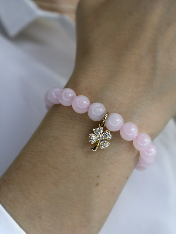 Браслет из розового кварца с клевером